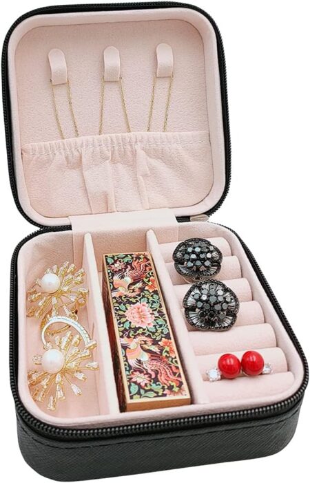 Faux Leather Mini Jewelry Travel Case, Small Travel Jewelry Organizer, Portable Jewelry Box Travel Mini Storage Organizer Portable Display/Storage Box For Rings, Earrings, Necklaces (Black)